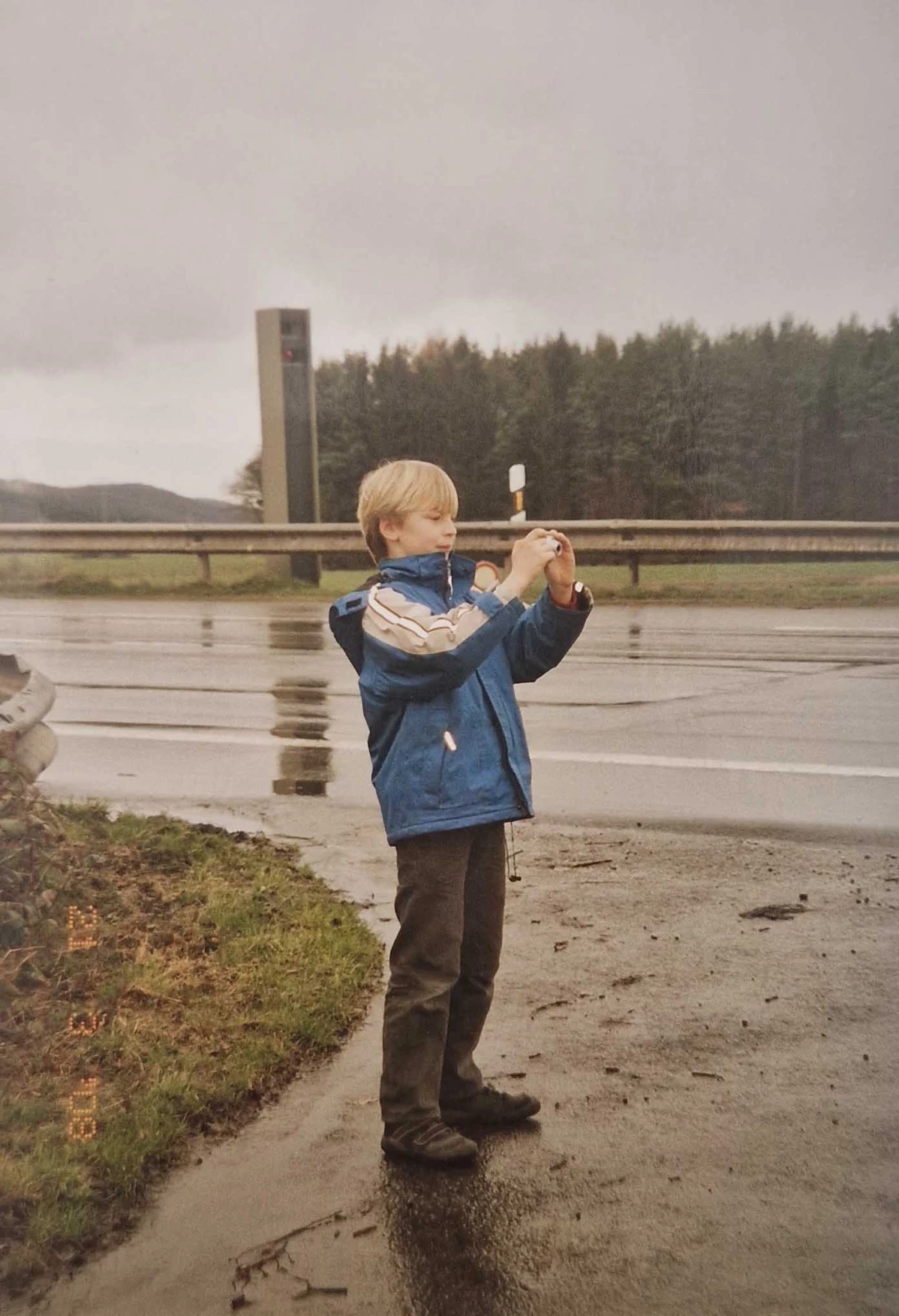 Mirco fotografiert 2011 ein TraffiTower-Blitzergehäuse